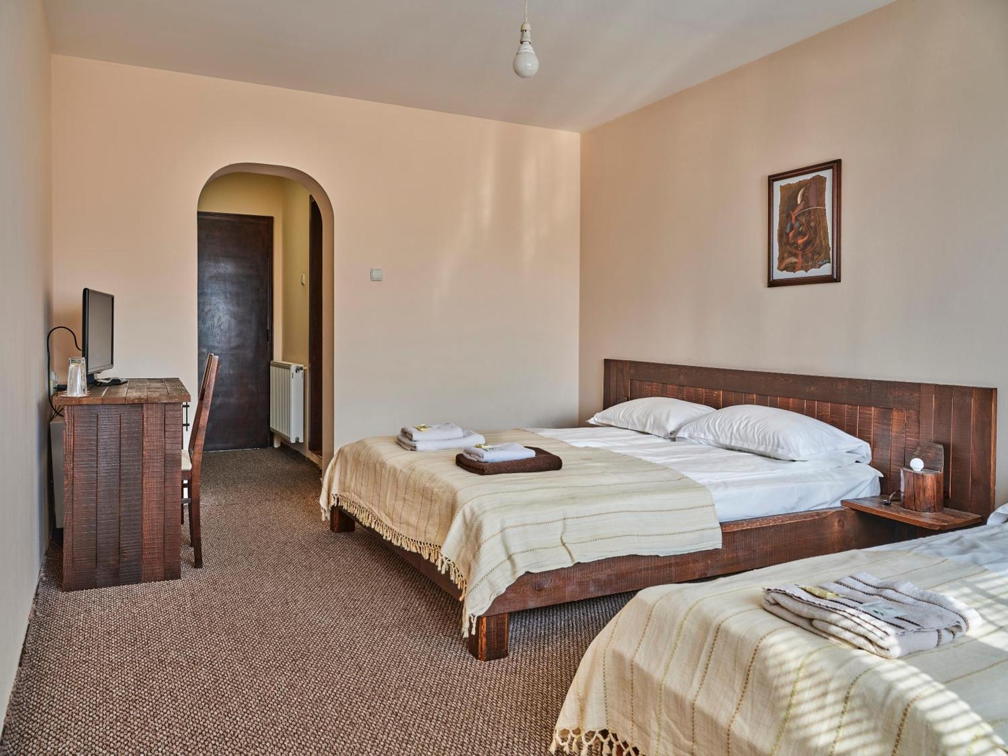 Hotel Tihiat Kat 阿普里尔齐 外观 照片