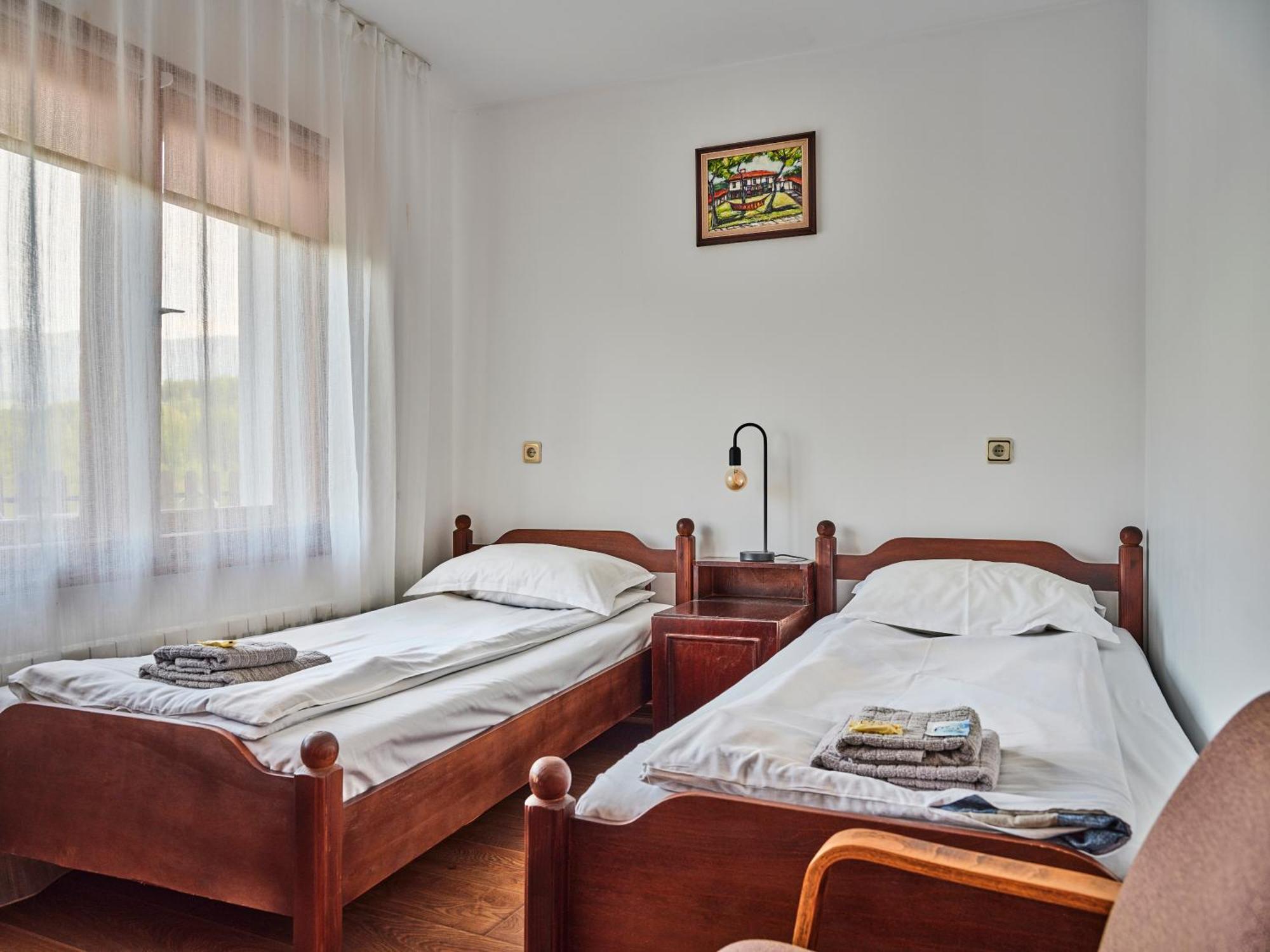 Hotel Tihiat Kat 阿普里尔齐 外观 照片