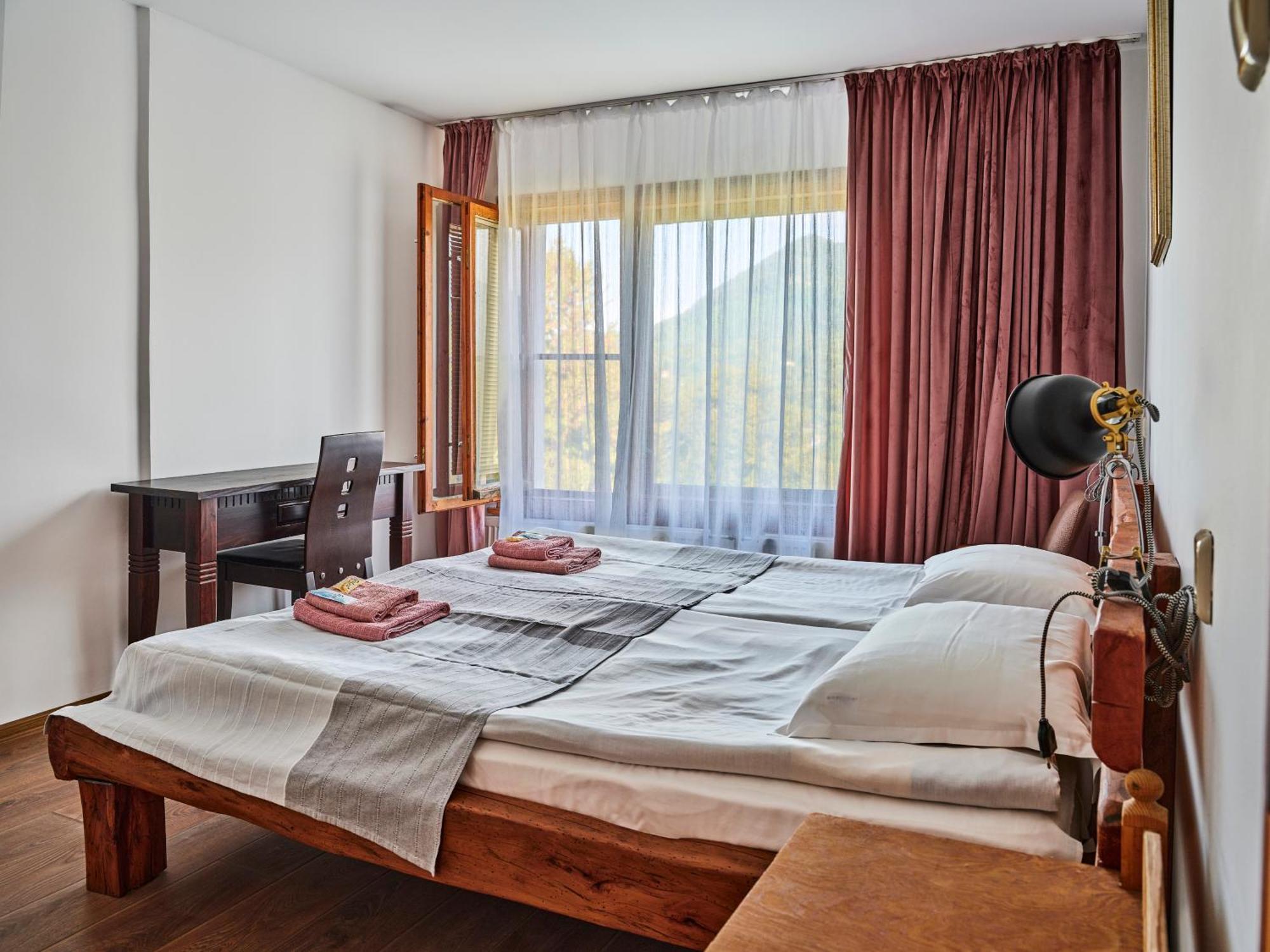 Hotel Tihiat Kat 阿普里尔齐 外观 照片