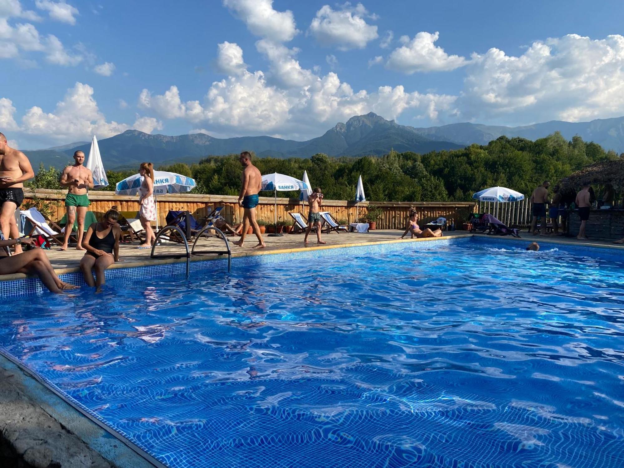 Hotel Tihiat Kat 阿普里尔齐 外观 照片