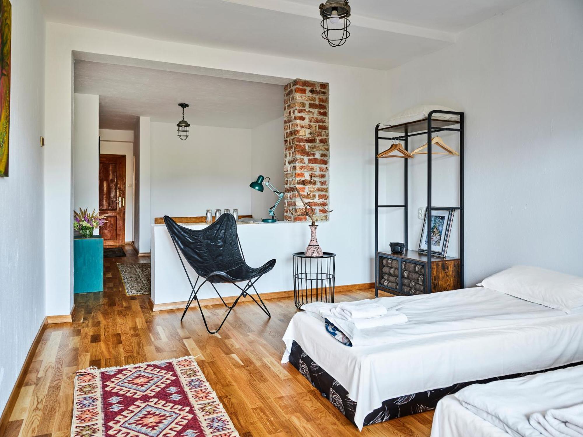 Hotel Tihiat Kat 阿普里尔齐 外观 照片